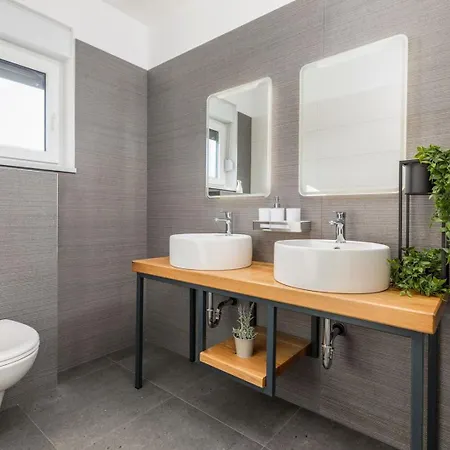 فيلة Jasminka Kaštelir